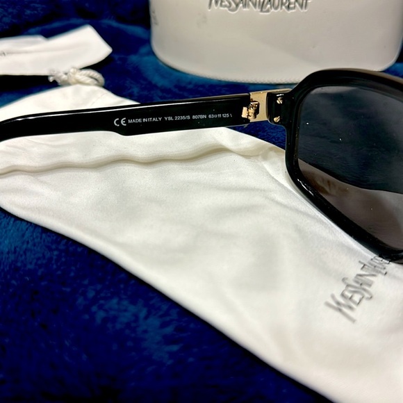 Men’s wraparound black lens YvesSaintLaurent sunglasses - Picture 5 of 10